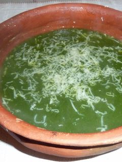 Una foto de Sopa verde de espinacas ("Hulk")