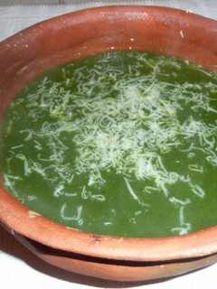 Una foto de Sopa verde de espinacas ("Hulk")