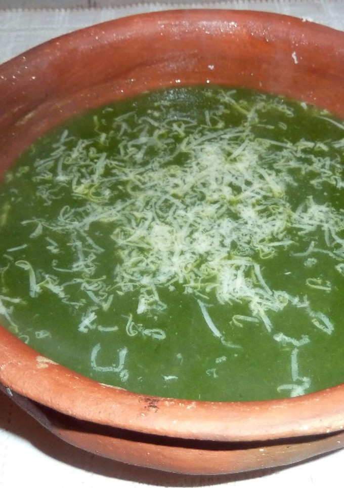 Una foto de Sopa verde de espinacas ("Hulk")