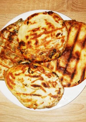 O poză a rețetei Turte chinezești cu ceapa și usturoi verde (vegan).