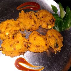 A picture of Masala vada l Chana dal vada.