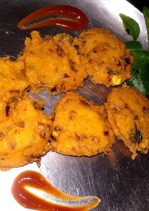 A picture of Masala vada l Chana dal vada.