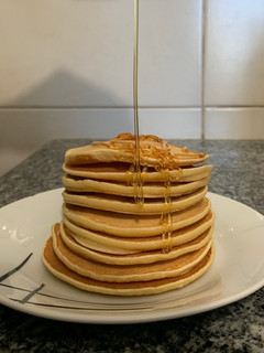 Una foto de ¡Hot cakes 🥞 súper esponjosos!
