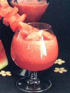 તરબૂચ જ્યુસ (Watermelon Juice Recipe In Gujarati) રેસીપી મુખ્ય ફોટો