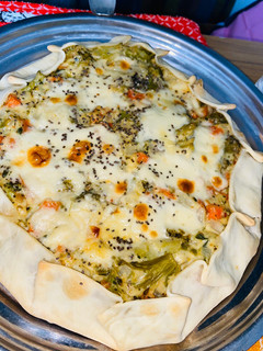 Una foto de Tarta de brócoli 🥦 con salsa blanca
