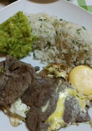 Una foto de Arroz al ajo!, para acompañar unos ricos bifes 😋