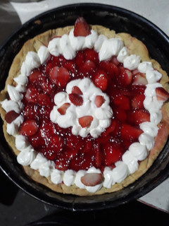 Una foto de 🍓🍓Tarta de frutillas con crema requete deliciosa! 🍓🍓
