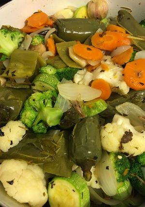Una foto de Cueresmeños con verduras encurtidos