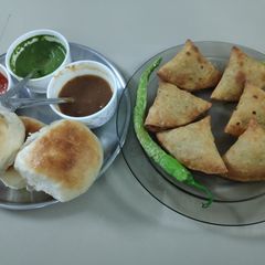 A picture of Punjabi Samosa.