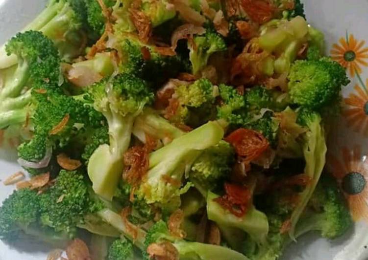 Langkah Mudah untuk memasak Brokoli hijau Tumis yang mudah
