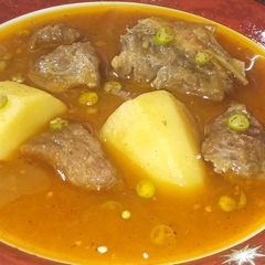 A picture of Aloo gosht ka shorba.
