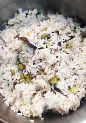মটর পোলাও (matar polao recipe in Bengali) রেসিপির প্রধান ছবি