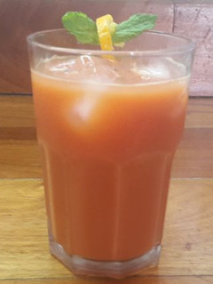 Una foto de Licuado de naranja, zanahoria y frutilla
