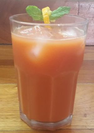 Una foto de Licuado de naranja, zanahoria y frutilla
