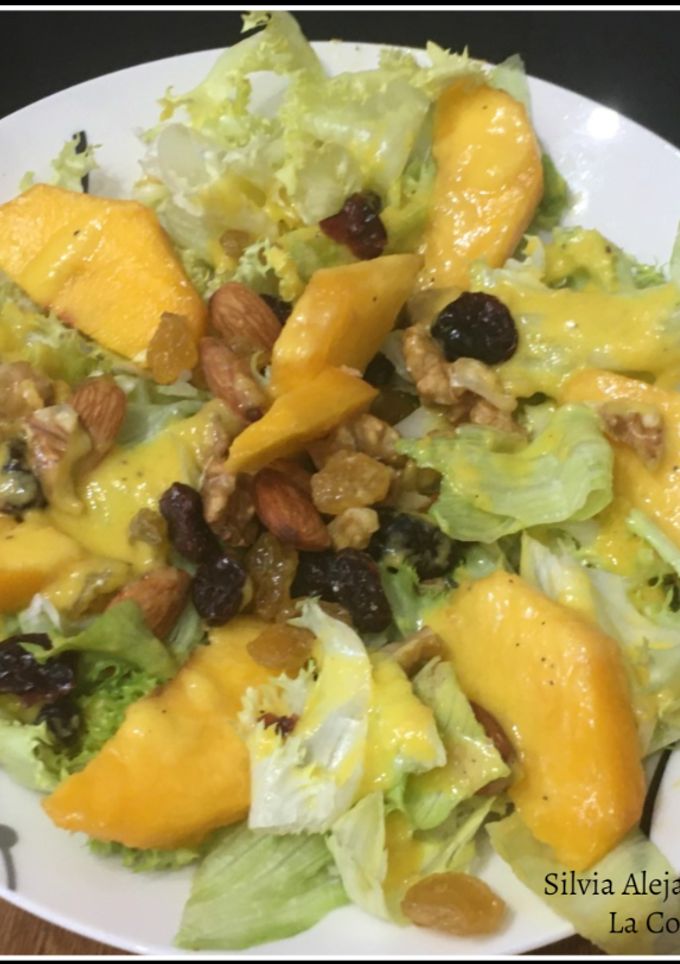Una foto de Ensalada de melocotón con mix de frutos secos