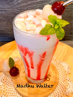 लीची और चेरी स्मूदी ( Lychee and Cherry Smoothie) रेसिपी मुख्य फोटो