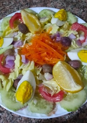 Une photo de Salade laitue / concombre / carotte
