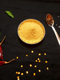 சம்மந்தி பொடி (Sammanthi podi recipe in tamil) செய்முறை முக்கிய புகைப்படம்