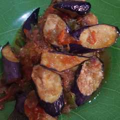 A picture of Gurame goreng sambal terong pedas.
