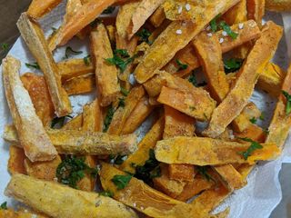 Sweet potato fries "Jamaican style" da Nicole 🧡 (Batata-doce)