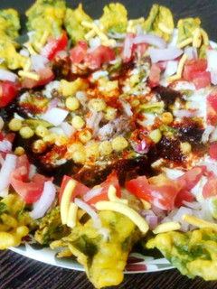पालक पकौड़ी चाट (palak pakodi chaat recipe in Hindi) रेसिपी मुख्य फोटो
