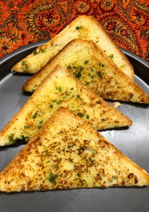 A picture of Garlic bread.