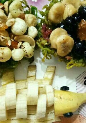 A picture of Roasted dry fruits n caremalized fruits in Maggie basket.
