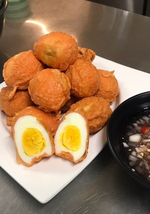 A picture of Tukneneng / kwek kwek (its like egg tempura 😁).