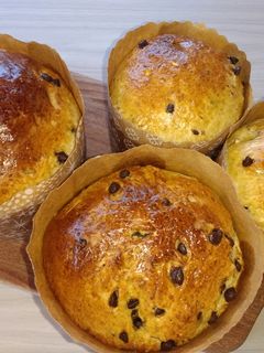 Una foto de Pan dulce con chocolate y almendras