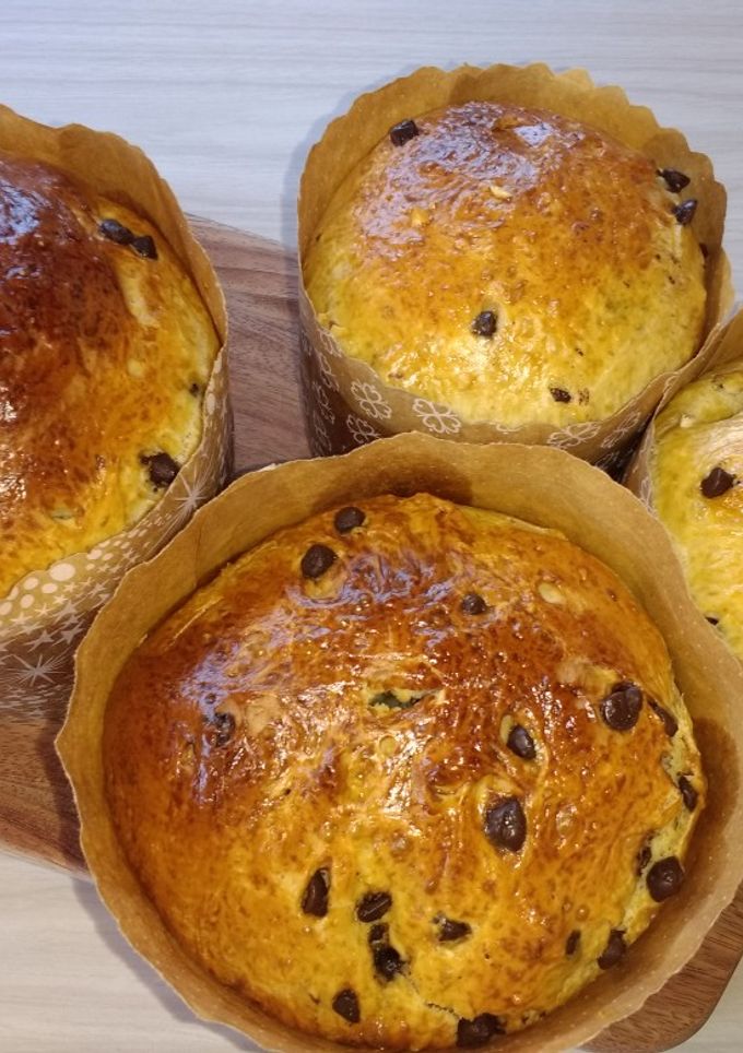 Una foto de Pan dulce con chocolate y almendras