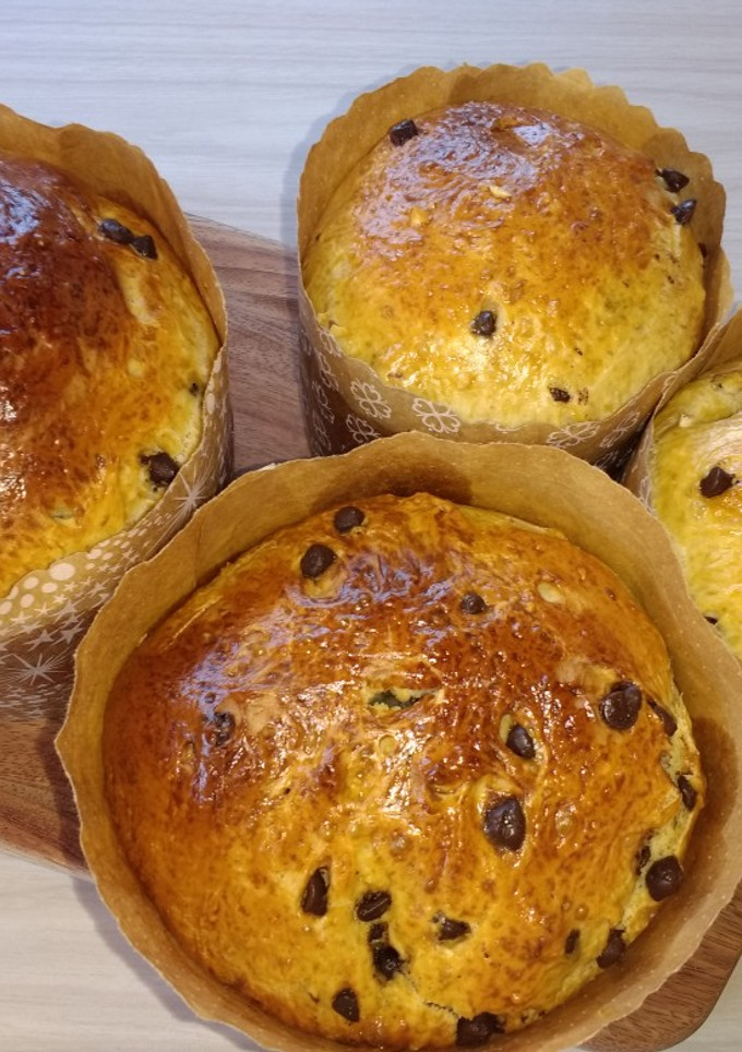Una foto de Pan dulce con chocolate y almendras
