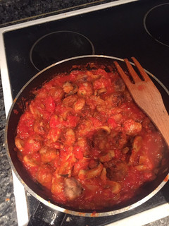 Una foto de Albóndigas con champiñones en salsa de tomate