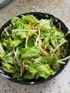 Hình của món Salad rau diếp dưa chuột cà rốt.