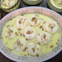 A picture of Rasmalai.