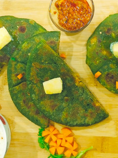 સ્ટફ પાલક પનીર પરાઠા (Stuffed palak paneer Paratha recipe in gujarati રેસીપી મુખ્ય ફોટો