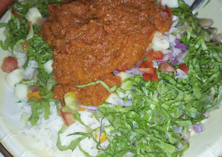 Rice and stew with salat