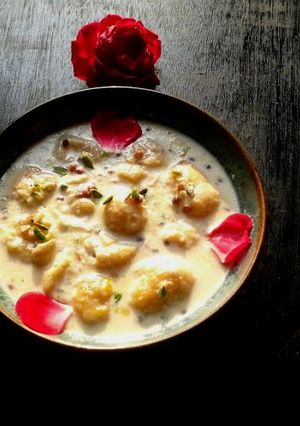 A picture of Kharcha mithai / doodh Mohan.