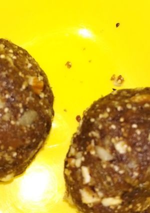 A picture of Jaggery ladoo.