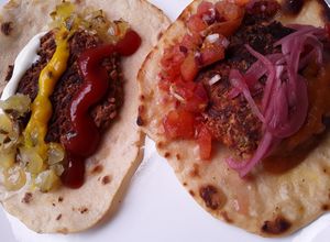 Una foto de Tacos🌮 de hamburguesa🍔 veganos...🤔