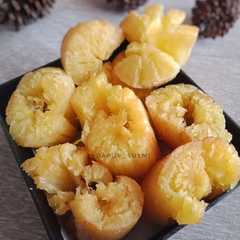 A picture of Singkong Keju merekah.