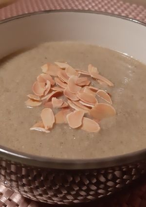 Marokkói mandulás karfiol krémleves lassú főzőben recept fotója