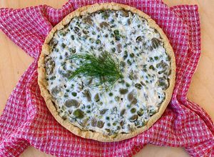 Foto di Torta con ricotta, fave e piselli al profumo di aneto e zenzero