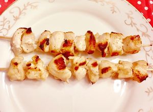 Foto principal de Brochette de pollo marinado en yogur especiado