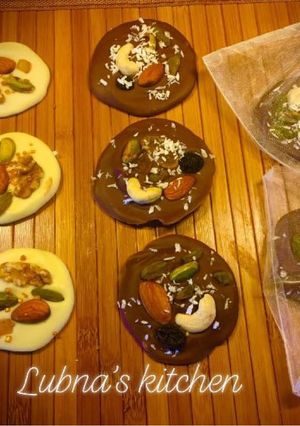 A picture of Chocolate Fruit 'n Nut Bites & Chocolate lollipop (2 recipes).