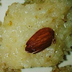 A picture of Coconut barfi.