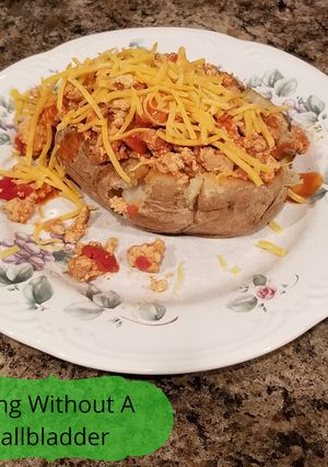 A picture of Turkey Chili Stuffed Potatoes.