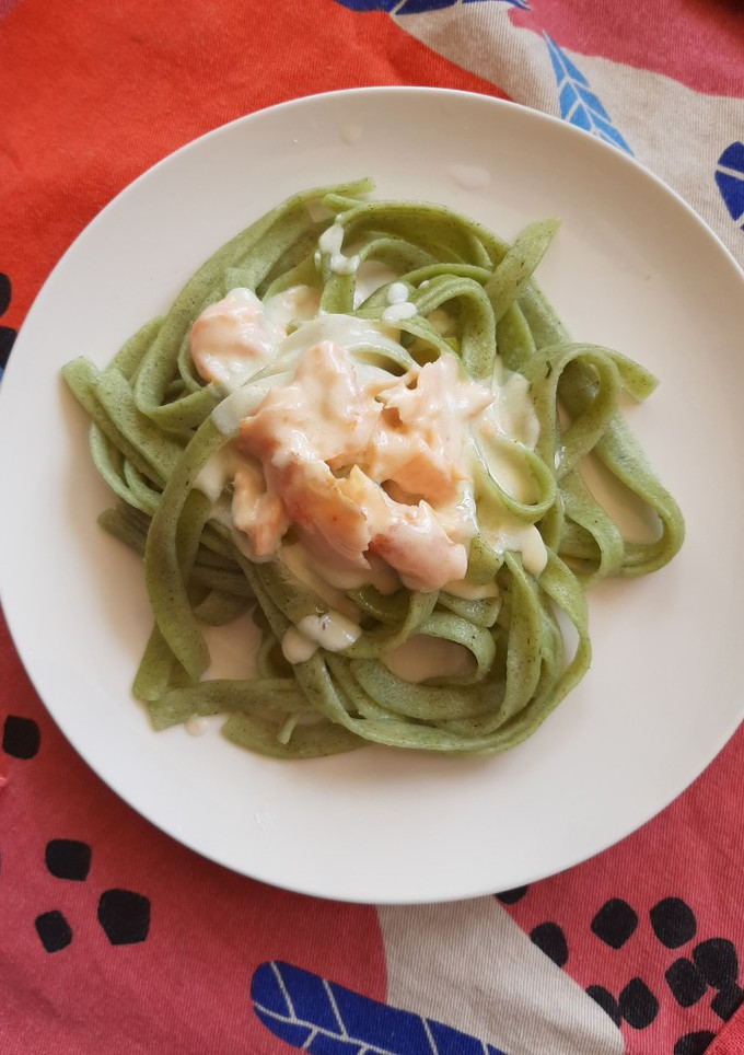 Una foto de Salsa de salmón ahumado y queso crema