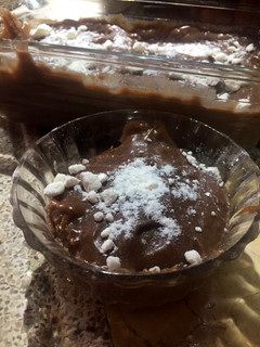 Una foto de Postre crema casero de chocolate