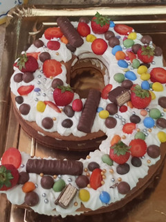 Foto principal de Tarta número de buttercream, frosting de queso, fresas