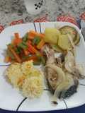 Filet de pescado al vapor con vegetales arroz y papita al horno
